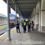 Pinerolo: minaccia i poliziotti con un tombino, giovane arrestato nella stazione ferroviaria