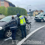 Pinerolo: incidente tra auto e bicicletta alla rotonda di via dei Martiri