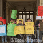 Luserna: i genitori della De Amicis protestano a Torino contro la preside