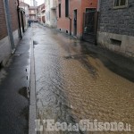 Nichelino: in via Alba un fiume d'acqua per un guasto a un tubo Smat