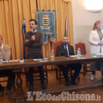 Presentato in Comune a Pinerolo il dispositivo per ritrovare in breve tempo le persone a rischio smarrimento