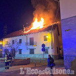 Orbassano: fiamme sul tetto di una casa di piazza del Borgo