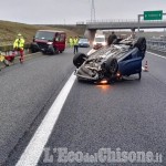 Orbassano: auto cappotta sulla Torino-Pinerolo, due feriti