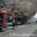Beinasco: bus in fiamme a Borgo Melano, l&#039;intervento dei Vigili del fuoco