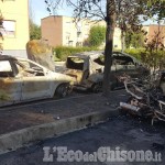 Borgaretto: fiamme nelle notte, auto e moto distrutte