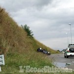 Pinerolo: auto cappotta poco dopo la rotonda, ferita la conducente