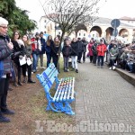 A Cumiana una panchina blu contro il bullismo