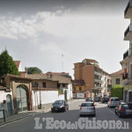 Orbassano: auto contro moto, biker lievemente ferito