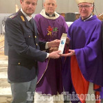 La Polizia consegna al vescovo di Pinerolo l'ampolla d'olio in memoria delle vittime di mafia