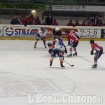 Hockey ghiaccio, dopo il vantaggio Valpe raggiunta e superata: 2-1 Asiago a fine secondo tempo