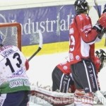 Hockey ghiaccio, ad Asiago fa la differenza la grinta dei locali: Valpe sconfitta in gara tre di playoff