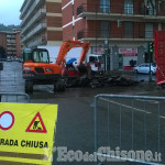 Pinerolo: voragine in via Martiri, colpa del tombino asfaltato