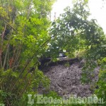 Auto in bilico su una frana tra Villar Perosa e Pinasca: illeso il conducente